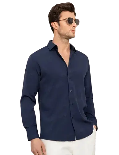 Camisa Slim Fit negra de poliéster y elastano, de corte ergonómico y tejido técnico que evita arrugas para uso ejecutivo y casual.