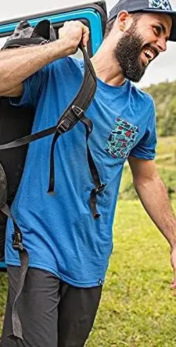 Playera Smartwool de manga corta para hombre, confeccionada en lana merino ultrafina con gráfico decorativo, ideal para senderismo y uso casual.