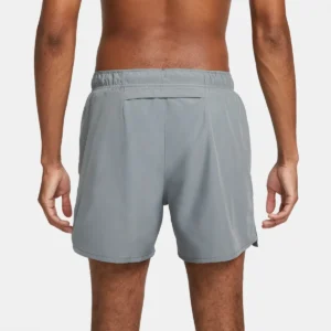Shorts Nike Challenger Dri-FIT con poliéster reciclado